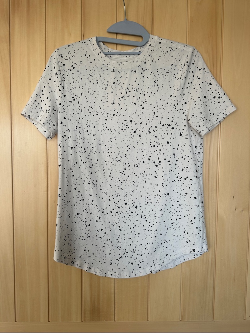 Lululemon White Short Sleeve Tee with Black Speckle Print